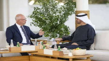 قمة في أبوظبي.. رئيس الدولة يبحث ملفات مشتركة مع مبعوث روسيا الخاص